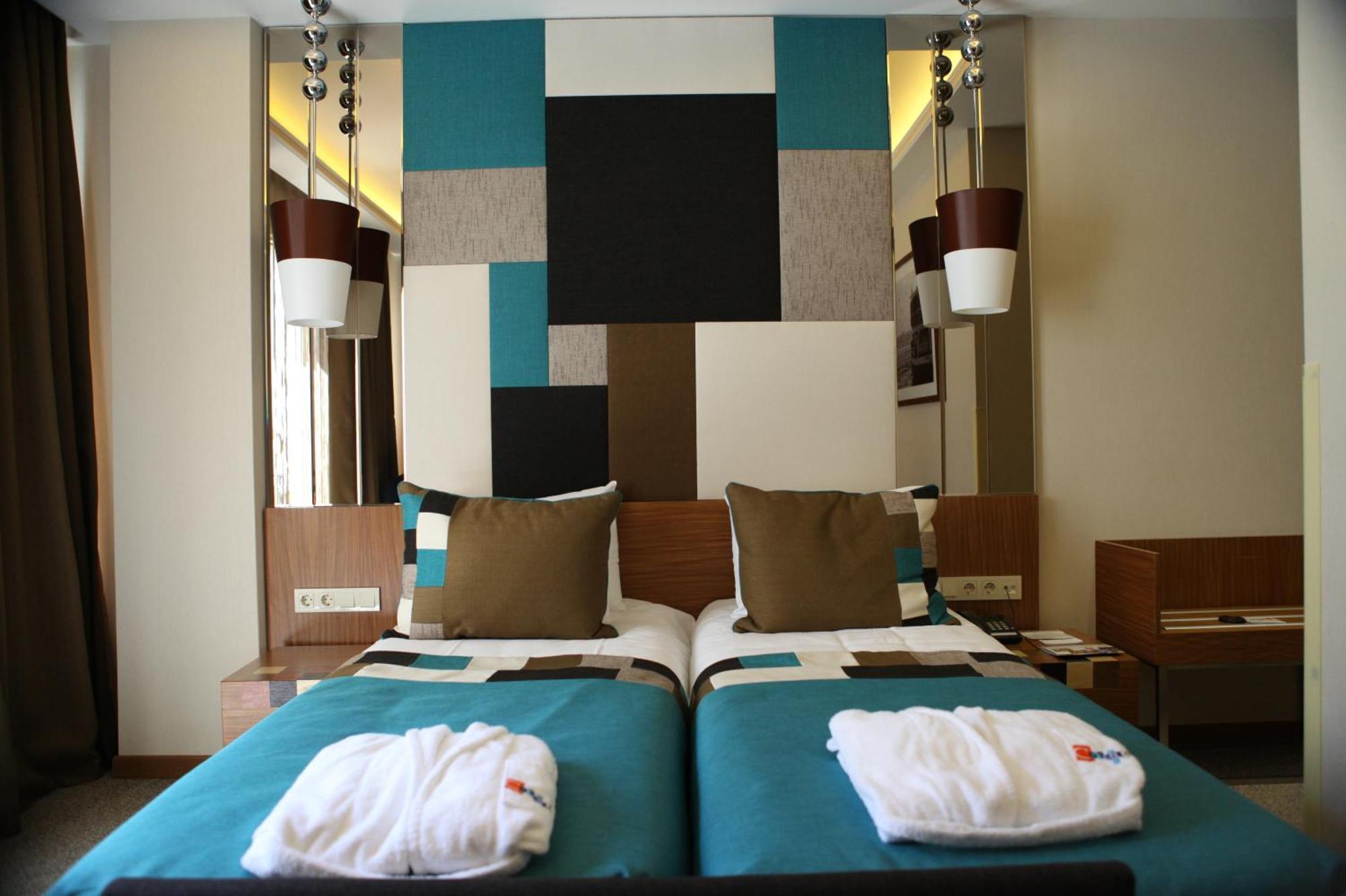 Collage Pera Hotel Istanboel Buitenkant foto